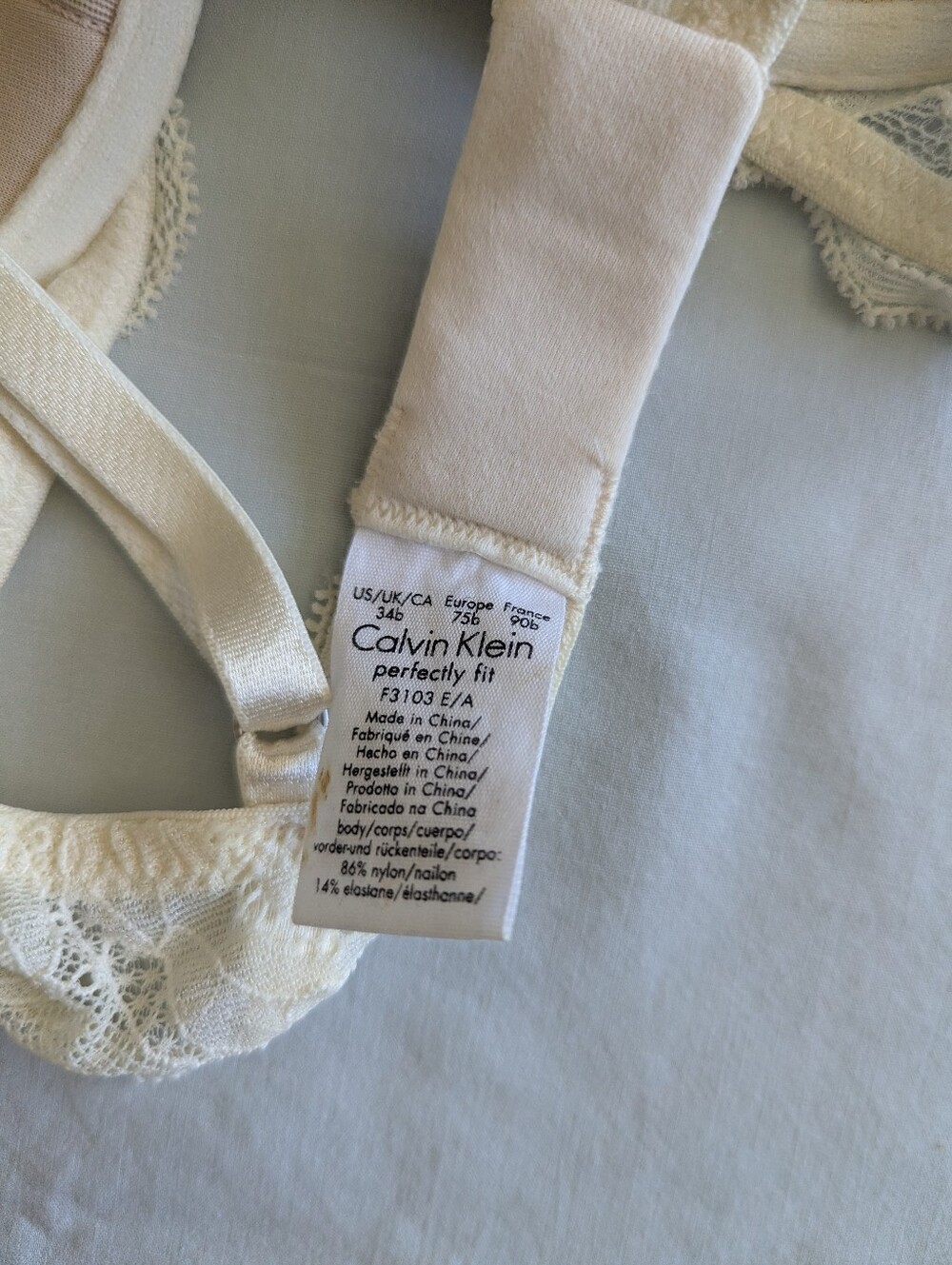 Calvin Klein Perfectly Fit Lace Plunge Bra - Picture 8 of 10